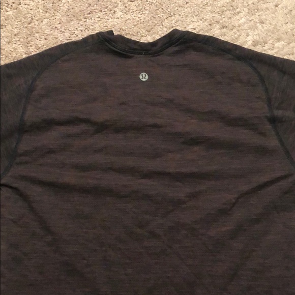 MENS lululemon tee - Picture 3 of 3